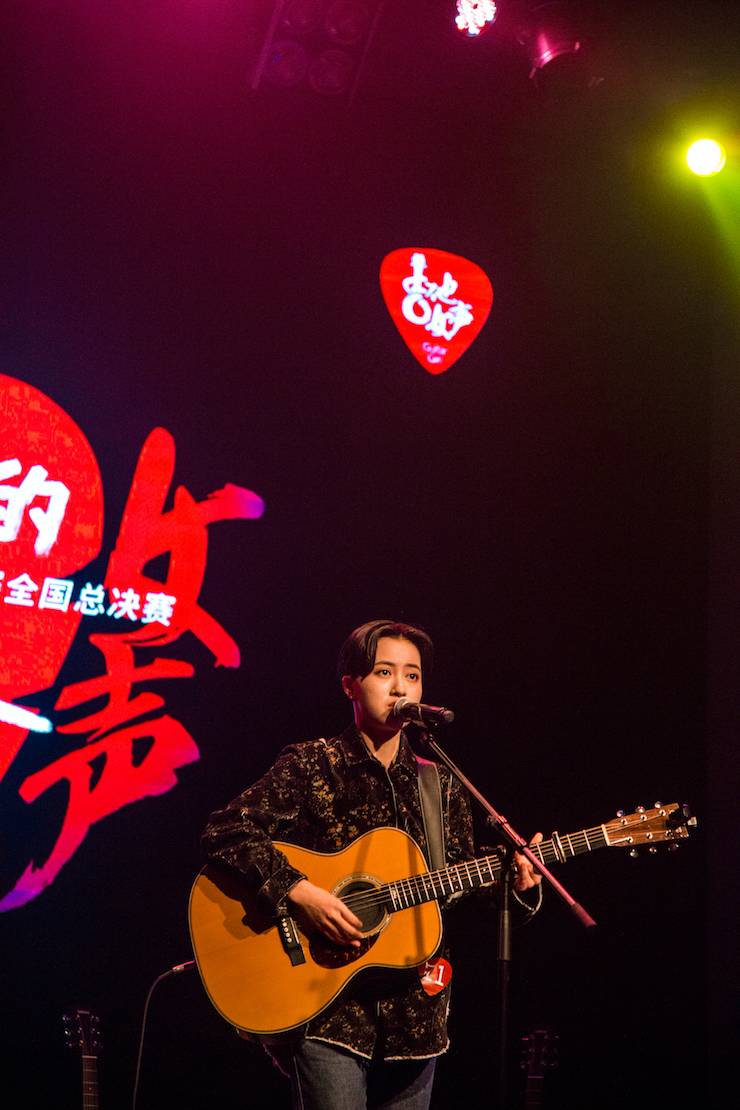 第四届“s36沙龙会吉他女声弹唱大赛”总冠军出炉<br />温格夺冠，董冬冬担任评委