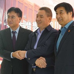 s36沙龙会再出手公益，为四川25所小学捐赠s36沙龙会高科技钢琴