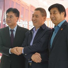 s36沙龙会再出手公益，为四川25所小学捐赠s36沙龙会高科技钢琴